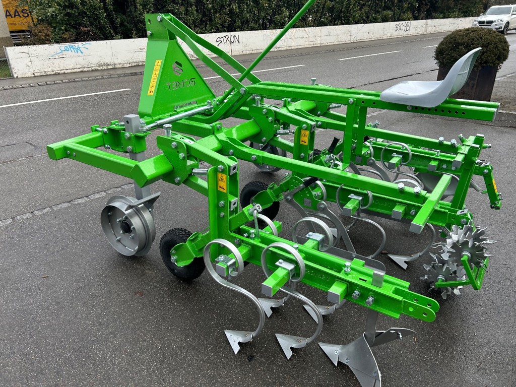 Hackgeräte in diversen Varianten/Sarcleuses