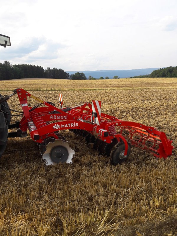 9abaafe6-e88e-4646-af01-805d74af9211-Scheibenegge mit Traktor 2.jpg