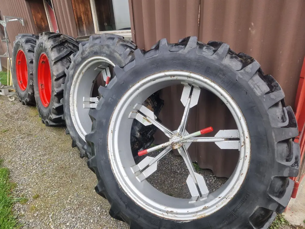Bereifung 420/85 R30 mit Doppelrad