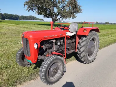 Traktor MF 35