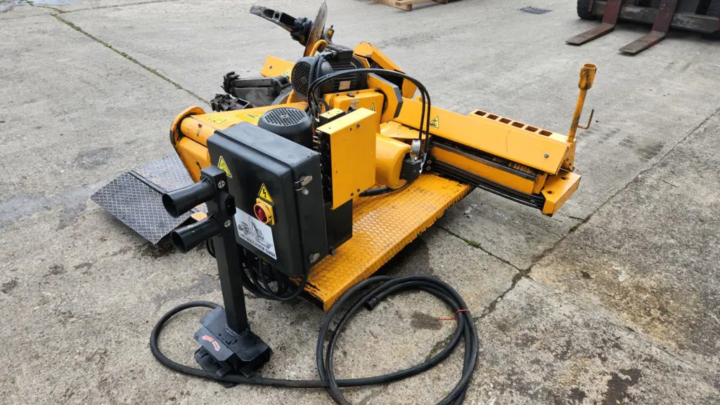 e703bfbc-43b2-4676-83bd-3568012e2469-Reifenmontiermaschine_Sice_S550_ LMB-Maschinen GmbH_ 5.png