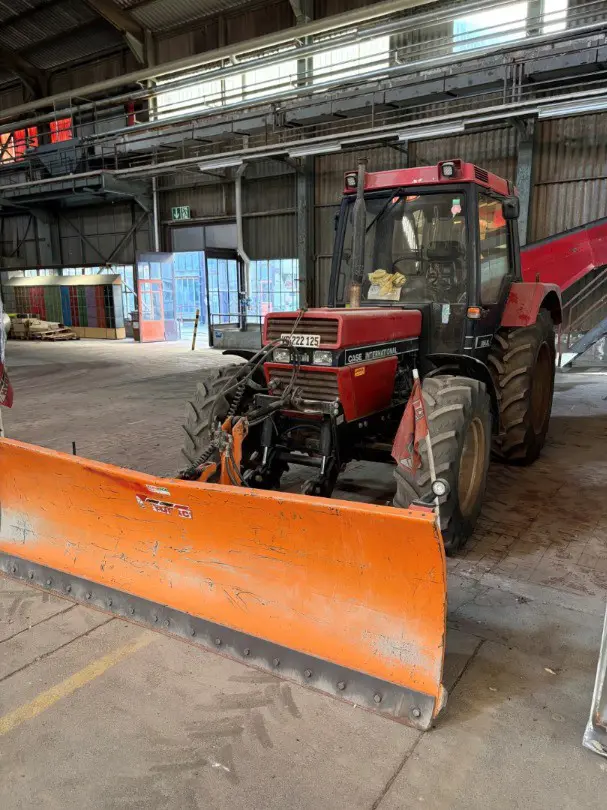 8ac99274-4189-4fd9-a85a-76ee731abac8-tracteur 1.jpg