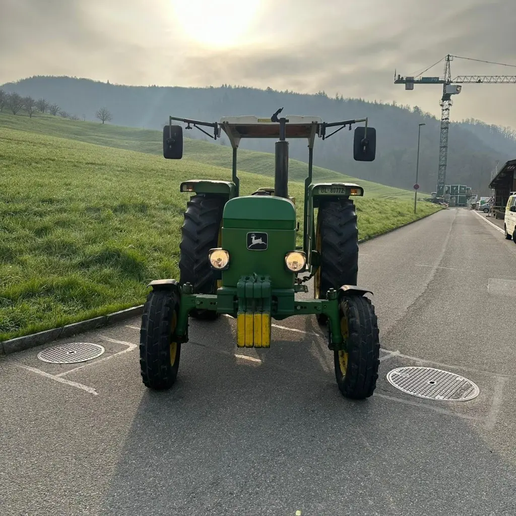 8dc96b74-df7c-45d2-a071-5712d3592a69-John Deere 2030_5.jpg