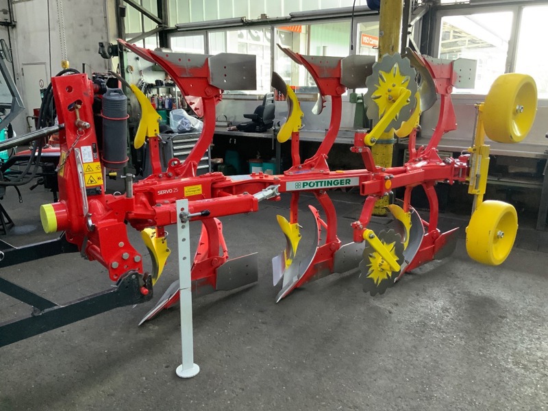 Pöttinger SERVO 25 3-Schar-Pflug On-Land