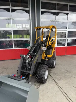 Hoflader Eurotrac W 11-M, NEU
