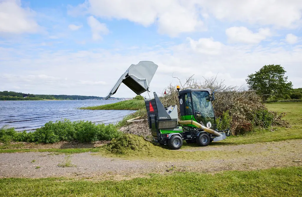 0e39ef71-a1c9-4ad0-9d98-4ec9390972f7-PR2155-Action-Grass-collector-01.jpg