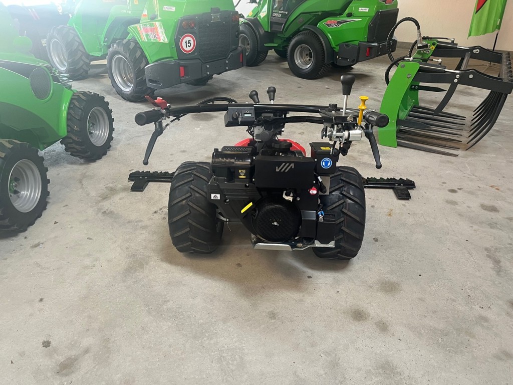 197b4f91-e241-436d-a93e-757ce54dce6c-Aebi CC 130 4.jpg