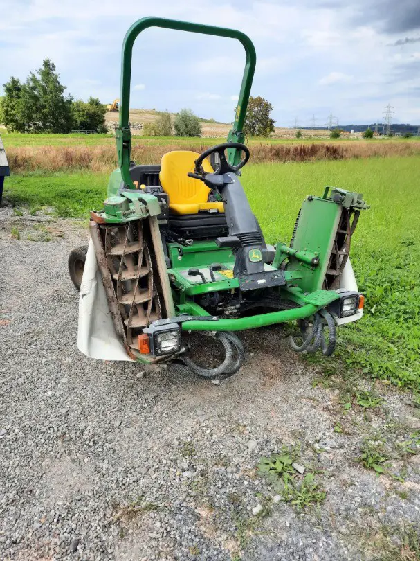 Verkaufe einen Spindelmäher John Deere 8400