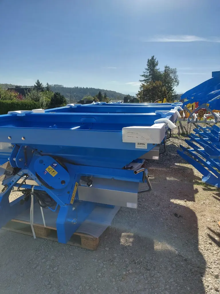 61db6d49-2c56-45f9-8c85-6a2b21bb7989-Lemken Spica plusieurs (2).jpg