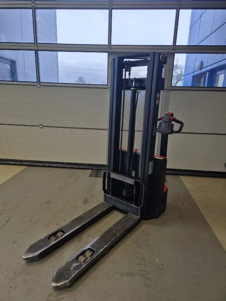 b0632be3-7067-420d-ac46-a055e7aa1a00-profi-10v270 (3).jpg