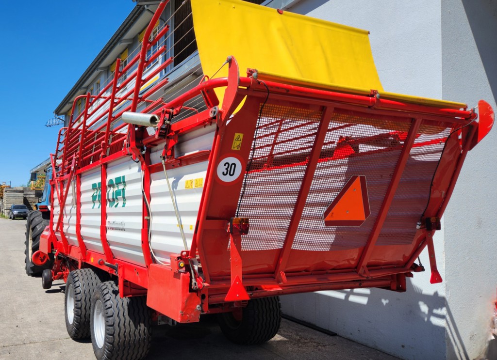 9d6ed763-79fb-40e2-b35c-21352503cc3c-Ladewagen Pöttinger Ladeprofi 3 - LMB Maschinen GmbH 4.png