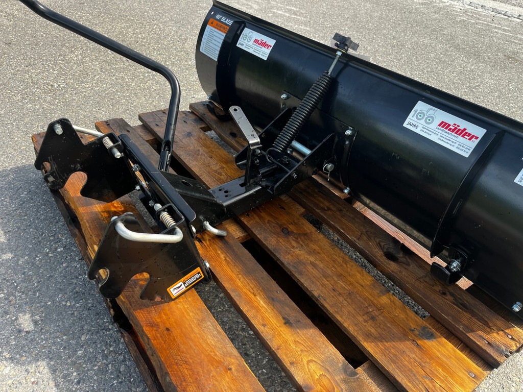 ecaeaf38-8db3-4e1a-8f68-b6f69e05a341-35595 Cub Cader Schneeplfug leer 117 cm (4).jpg