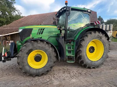 John Deere 6210R
