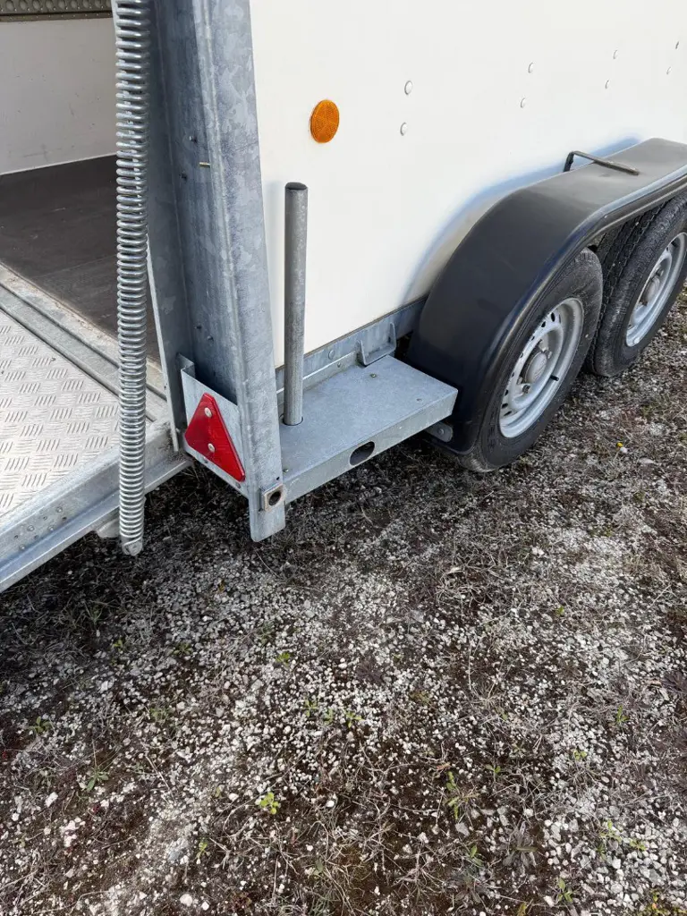 a9c46c82-d202-4e93-8fa1-1474f4ca94a5-IFOR Williams_Kofferanhänger_07.jpg