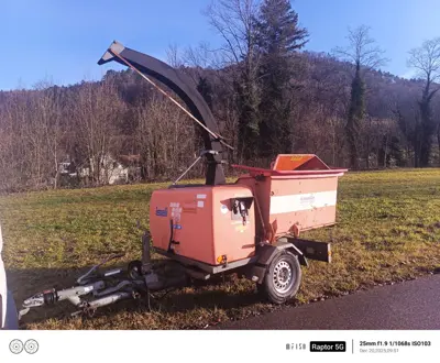 Holzhäcksler iseki tm 327