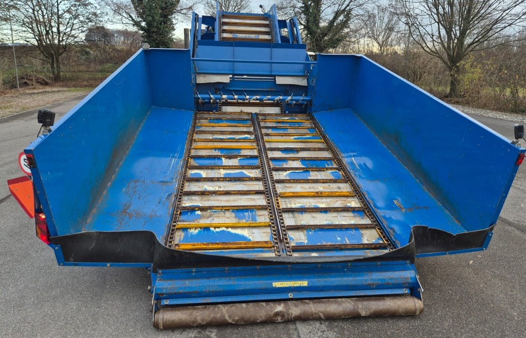 ab395d01-2dd8-4913-b9df-a3948a83533f-WhatsApp Image 2025-12-21 at 16.18.15 (5).jpg