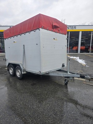 Anhänger DALTEC VT 2500 Plane Rot / Kombi-Türe / Licht Occ.