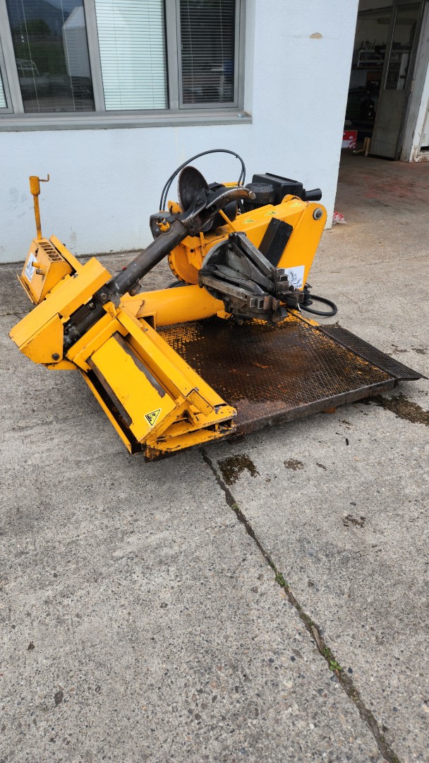 bfd1f65c-f36e-47db-bdeb-e21ce491c9ea-Reifenmontiermaschine_Sice_S550_ LMB-Maschinen GmbH_ 2.png