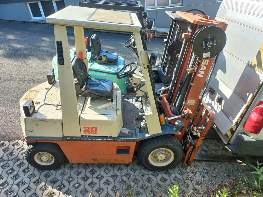 Benzinstapler Stapler Nissan HK 2,0T Triplex Seitenschieber Vollfreihub