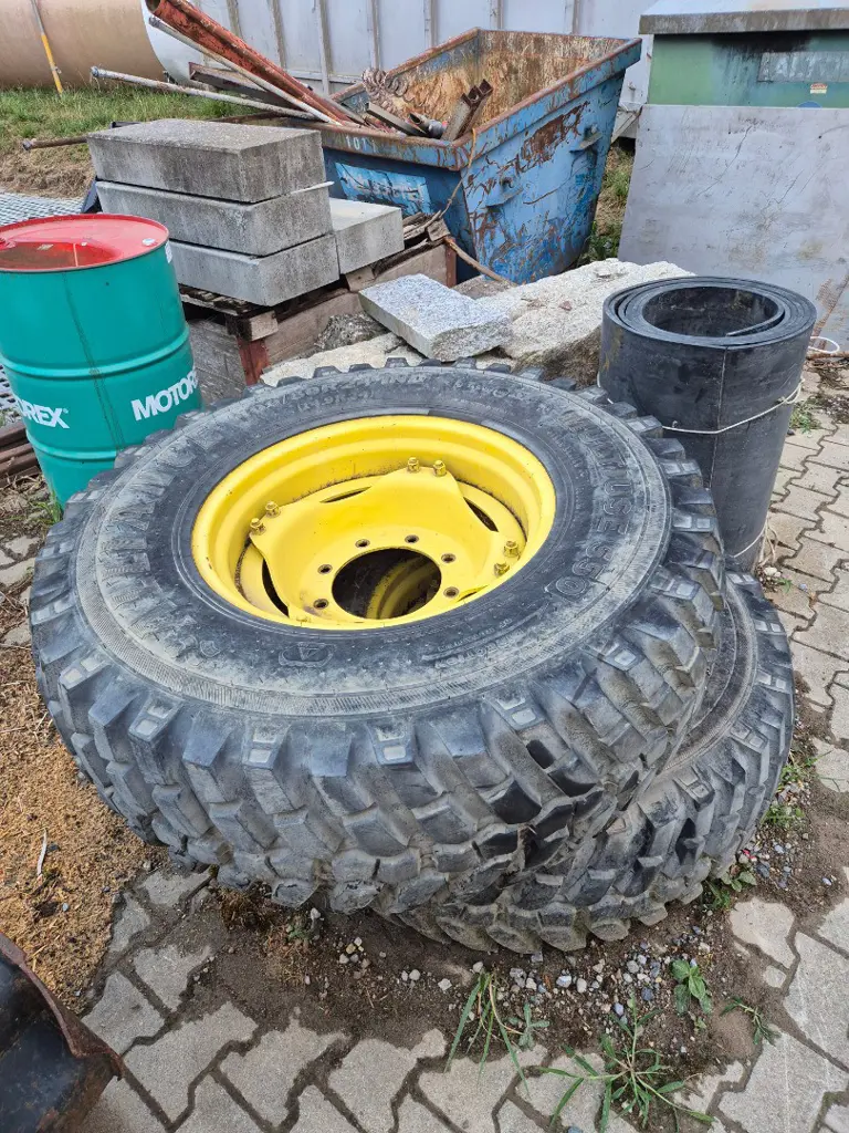 Pneusatz Neuwertig mit Felge John Deere 40080R 24