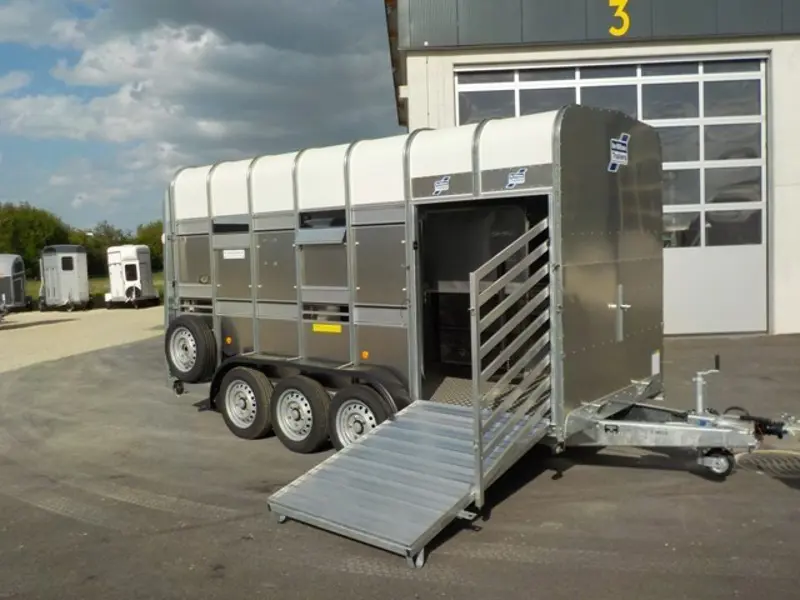 Neuf : Bétaillère TA 510 G14 3 essieux - Ifor Williams