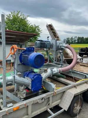 Fahrbarer Gülleseparator im Kundenauftrag