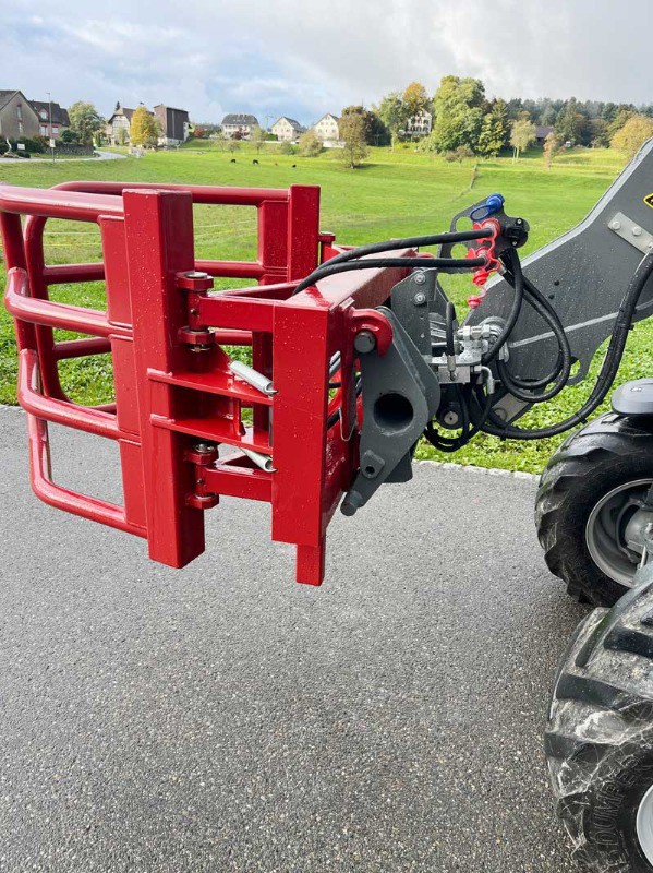 473dd2ba-1d72-48b4-916e-19c6d0d62531-31903-Düvelsdorf-Frontlader-Zubehör-Ballengabel-(2).jpg