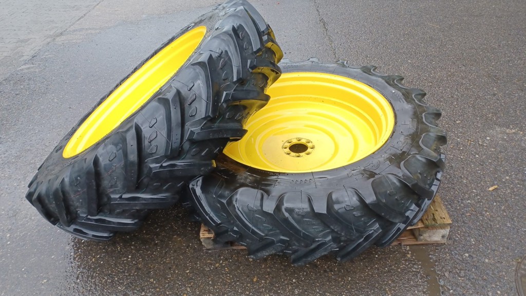 Radsatz 340/85R36 Kleber 300/80R24 Nokian