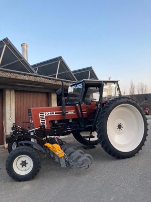 Fiat 70-66 umgebaut Hacktraktor Zwischenachshackgerät