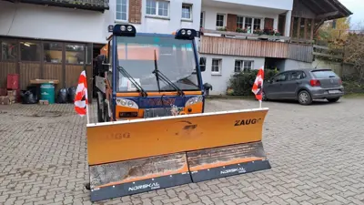 Meili Transporter, Schneepflug, Salzstreuer