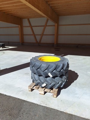 1 Paar Komplettrad Goodyear Super Traction 13.6R24