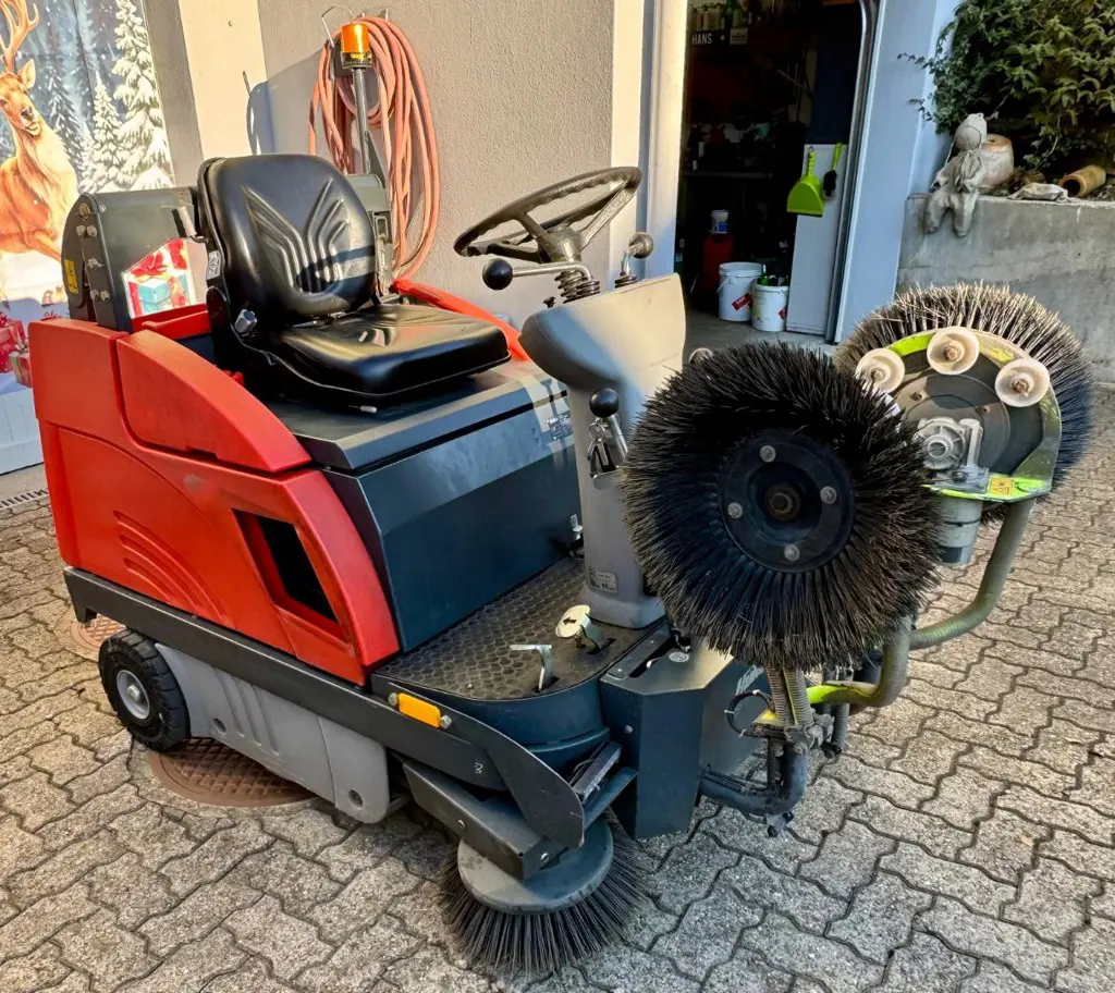 Hako Sweepmaster B980-RH Aufsitz Kehrmaschine