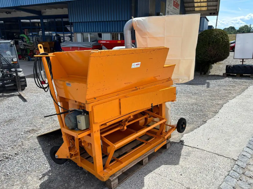 75e9311e-2e65-4e44-940f-c526a9a41c09-36626 Lanker Heurüstmaschine mit Kunststoffzinken (4).jpg