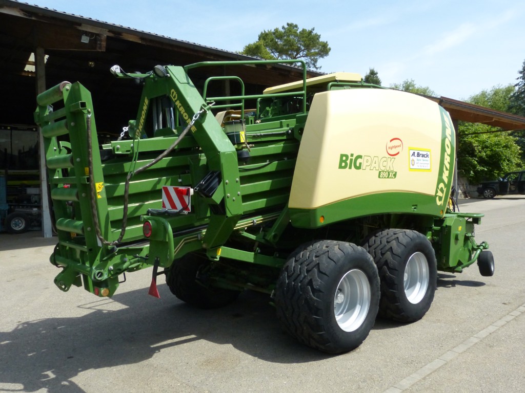 227a30a7-5ac0-4a4f-bba2-379ad0169ab8-Krone 890 XC (6).png