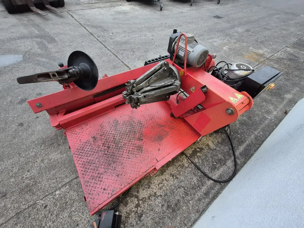 Reifenmontiermaschine Sice S550