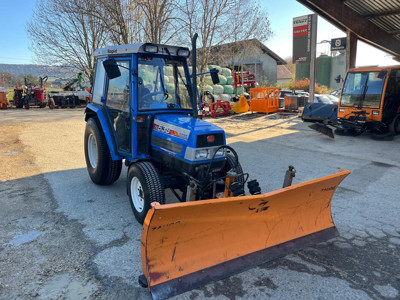 Tracteur Iseki avec lame à neige