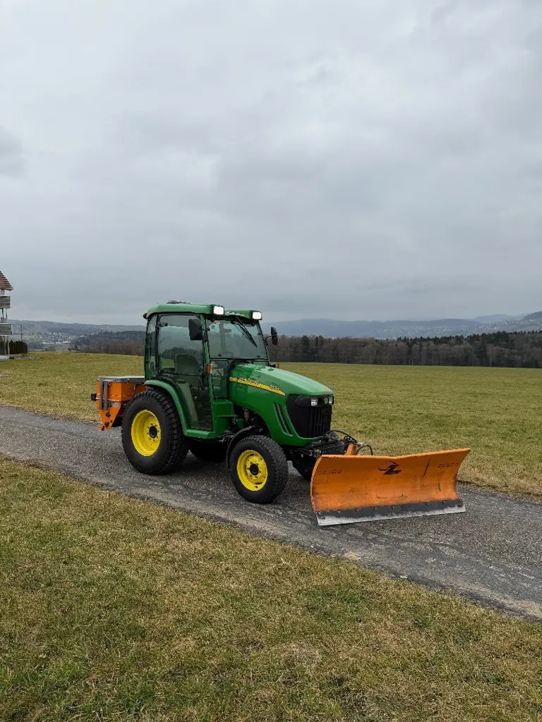 Kommunaltraktor John Deere 3520
