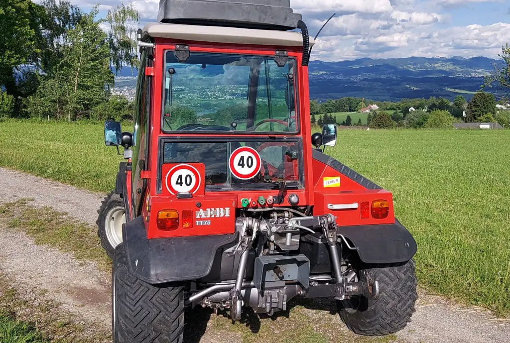 a2f9ac24-8ff0-40e6-a262-13e2e98a0516-Aebi_TT75_hinten.jpg