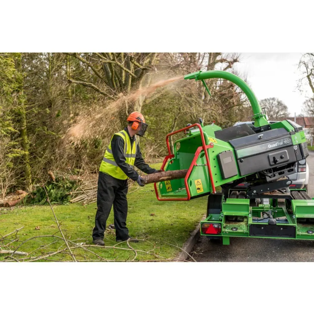 Raupen-Holzhäcksler