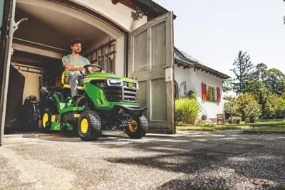 John Deere X167R Rasentraktor mit Grasaufnahme