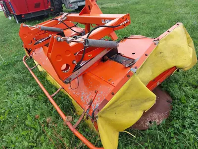 Faucheuse frontale à tambours Fella