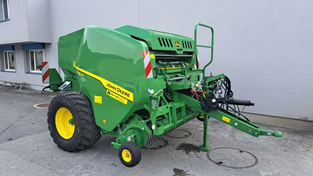 John Deere Presse F442R, Vorführmaschine