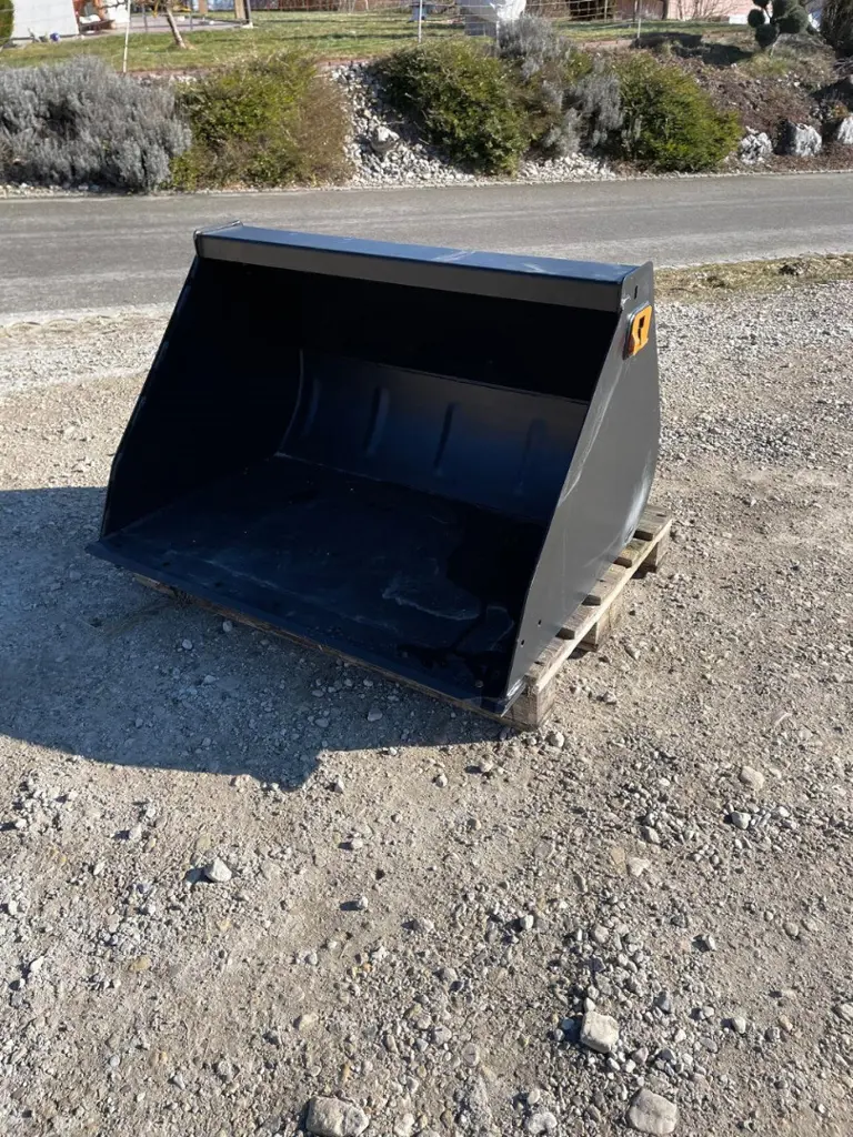 becb3542-741d-42da-8b46-e51af3082ffc-Quicke pelle  GS + 120 (2).jpg