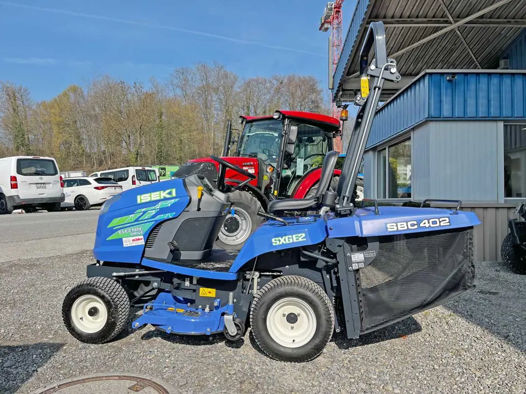 ada561ca-b086-49b0-b753-5a0e11c1f686-36431-Iseki-Rasentraktor-SXG-E-2-Akku-(2).jpg