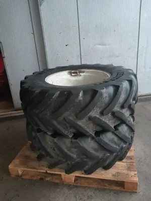 Reifen 420/85R34 und 380/70R24 Doppelrad 230/95R44