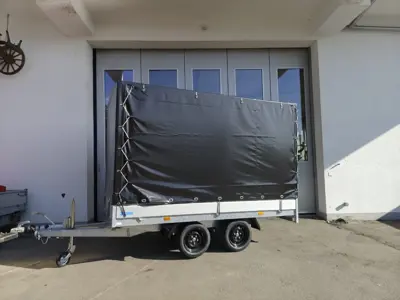 Hapert Anhänger mit Planenaufbau