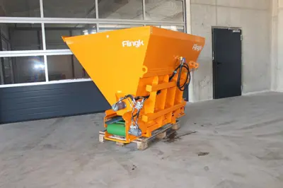 Einstreugerät / Strohverteiler / Verteilschaufel Z 1500