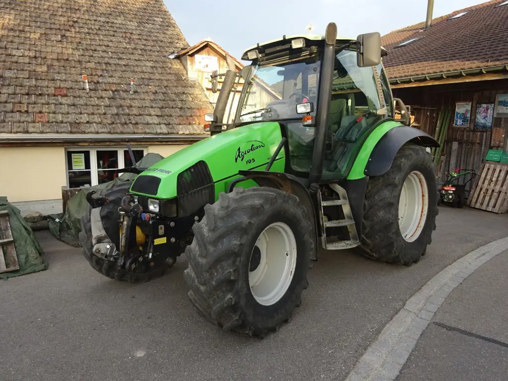Traktor Deutz Agrotron 105 MK3 mit Fronthydraulik