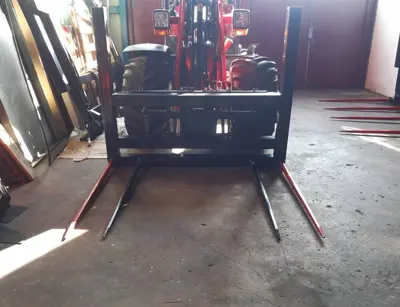 Ballengabel Ballenspitz Ballenspiess Hoflader Frontlader Teleskoplader Ballen
