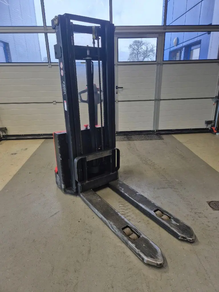 bfef2493-71fb-470f-818b-0a508e135fd5-profi-10v270 (2).jpg